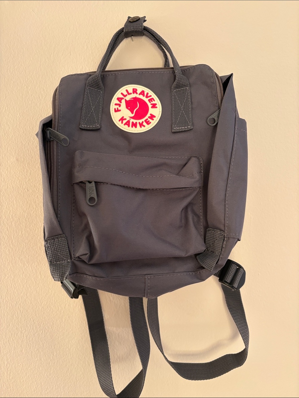 Fjallraven Kånken Mini Backpack in Charcoal with Red Logo
